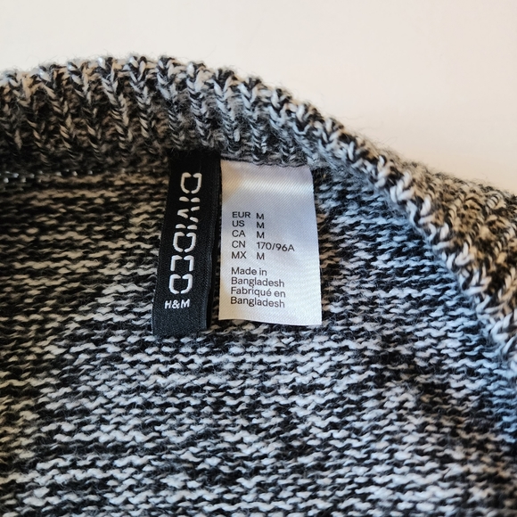 H&M Sweater Medium - Picture 4 of 14